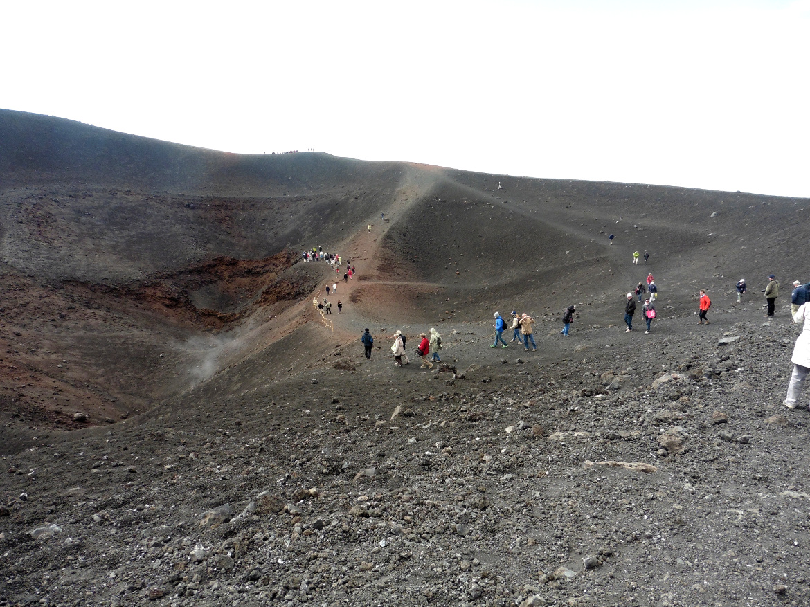 https://www.driverinsicily.com/public/img/fotoalbum/Walking on Etna.jpg